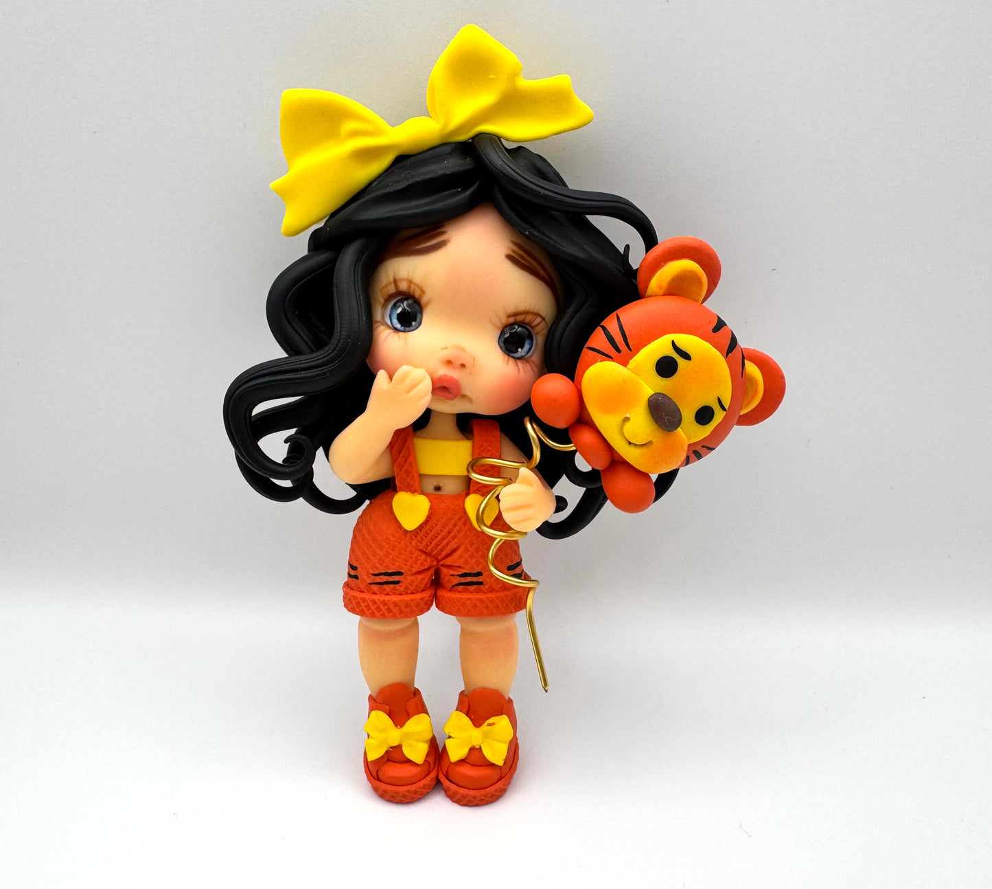 Girl w/tiger balloon